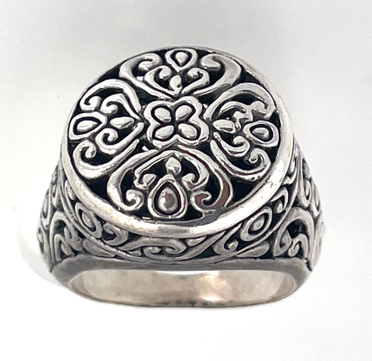 Beautiful silver ring